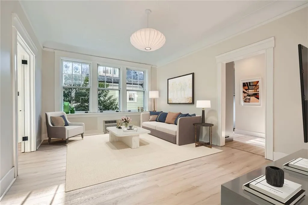 301 10th Street Ne Unit 3, Atlanta, Georgia 30309, 2 Bedrooms Bedrooms, ,1 BathroomBathrooms,Residential,Sold,301 10th Street Ne Unit 3,7558263