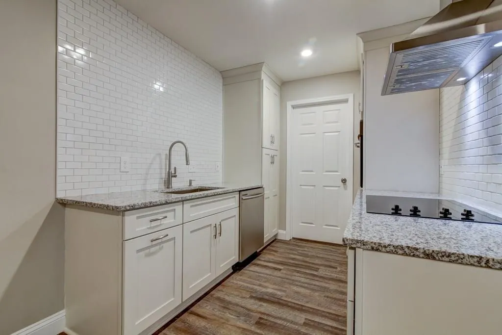 5143 Roswell Road Unit 4, Atlanta, Georgia 30342, 2 Bedrooms Bedrooms, ,1 BathroomBathrooms,Residential,Sold,5143 Roswell Road Unit 4,6093165