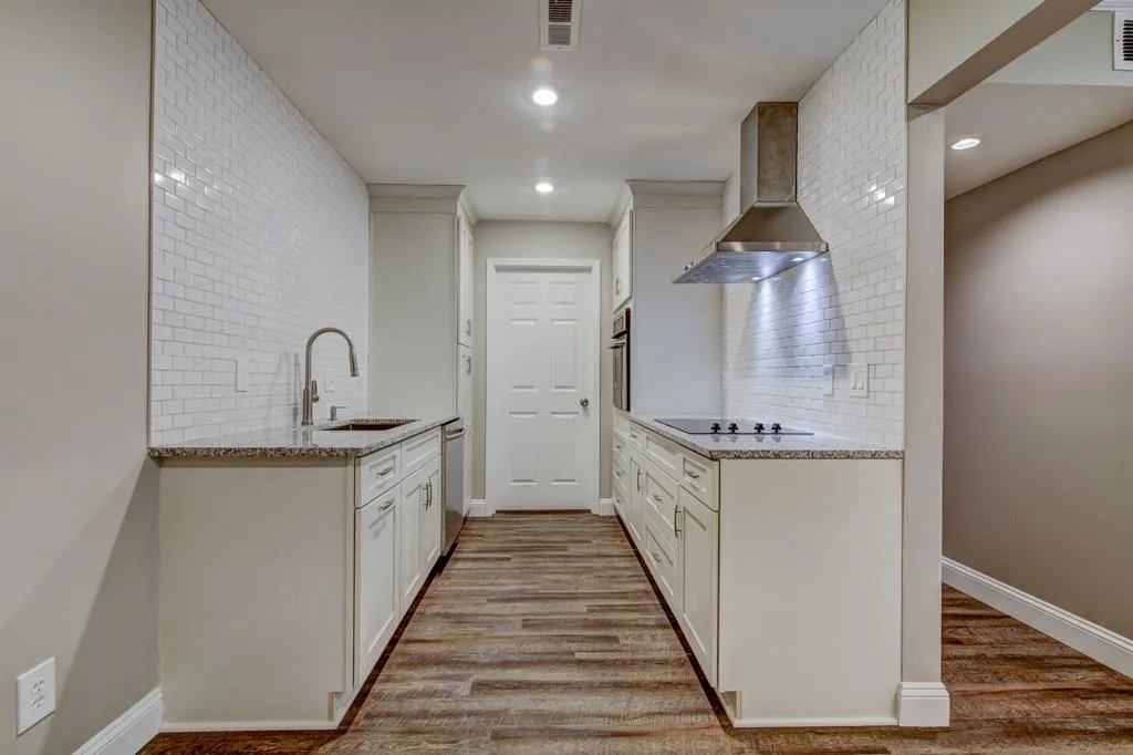 5143 Roswell Road Unit 4, Atlanta, Georgia 30342, 2 Bedrooms Bedrooms, ,1 BathroomBathrooms,Residential,Sold,5143 Roswell Road Unit 4,6093165