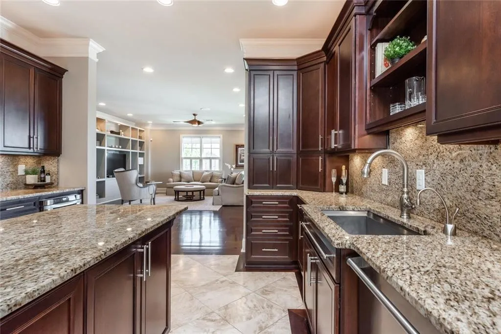 6060 City Walk Lane Unit 302, Sandy Springs, Georgia 30328, 3 Bedrooms Bedrooms, ,3 BathroomsBathrooms,Residential,Sold,6060 City Walk Lane Unit 302,6948333