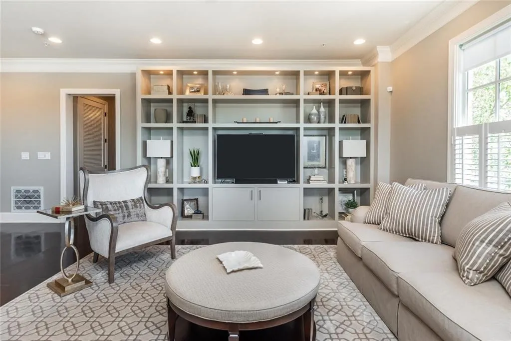 6060 City Walk Lane Unit 302, Sandy Springs, Georgia 30328, 3 Bedrooms Bedrooms, ,3 BathroomsBathrooms,Residential,Sold,6060 City Walk Lane Unit 302,6948333