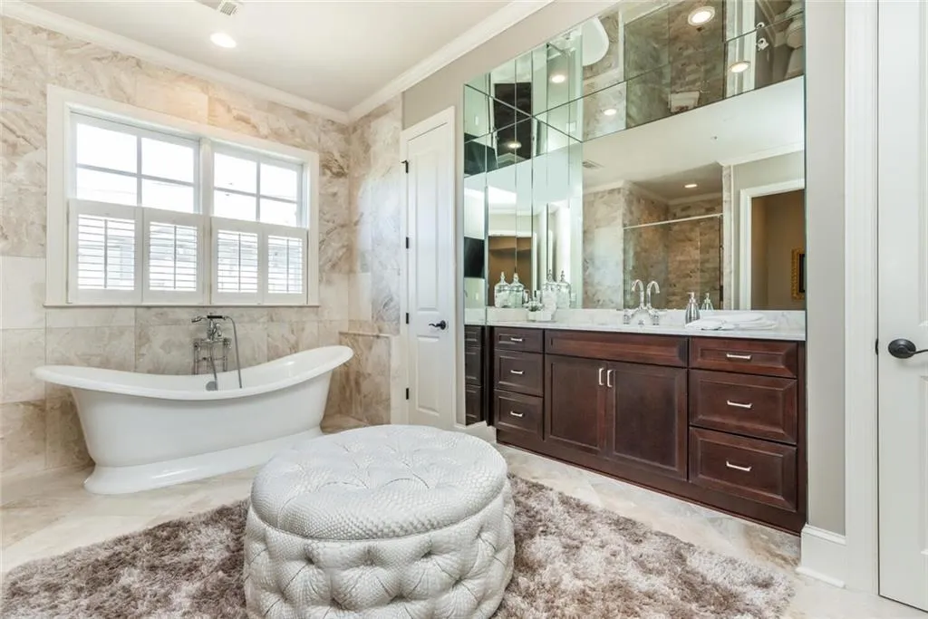 6060 City Walk Lane Unit 302, Sandy Springs, Georgia 30328, 3 Bedrooms Bedrooms, ,3 BathroomsBathrooms,Residential,Sold,6060 City Walk Lane Unit 302,6948333