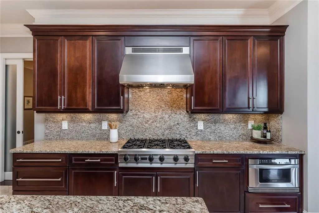 6060 City Walk Lane Unit 302, Sandy Springs, Georgia 30328, 3 Bedrooms Bedrooms, ,3 BathroomsBathrooms,Residential,Sold,6060 City Walk Lane Unit 302,6948333