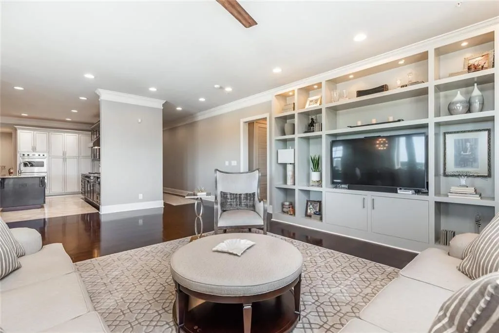 6060 City Walk Lane Unit 302, Sandy Springs, Georgia 30328, 3 Bedrooms Bedrooms, ,3 BathroomsBathrooms,Residential,Sold,6060 City Walk Lane Unit 302,6948333