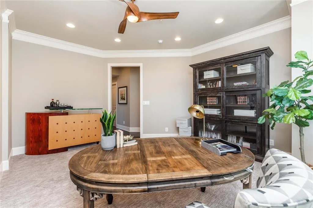 6060 City Walk Lane Unit 302, Sandy Springs, Georgia 30328, 3 Bedrooms Bedrooms, ,3 BathroomsBathrooms,Residential,Sold,6060 City Walk Lane Unit 302,6948333