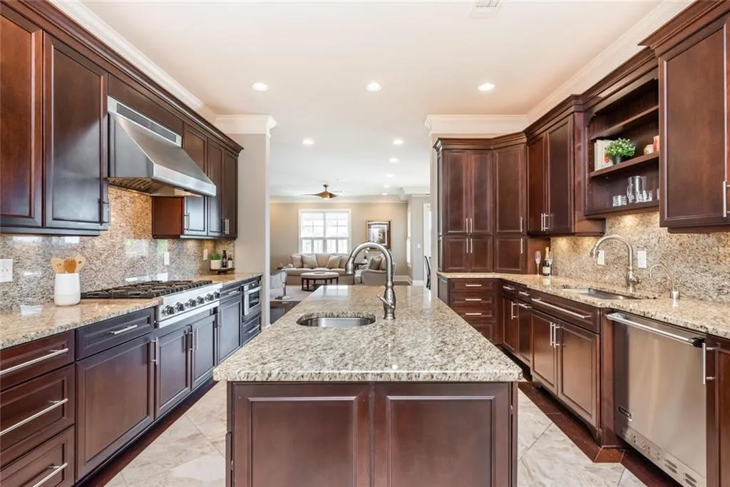 6060 City Walk Lane Unit 302, Sandy Springs, Georgia 30328, 3 Bedrooms Bedrooms, ,3 BathroomsBathrooms,Residential,Sold,6060 City Walk Lane Unit 302,6948333