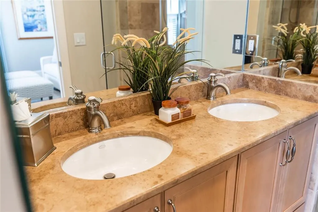 6060 City Walk Lane Unit 302, Sandy Springs, Georgia 30328, 3 Bedrooms Bedrooms, ,3 BathroomsBathrooms,Residential,Sold,6060 City Walk Lane Unit 302,6948333