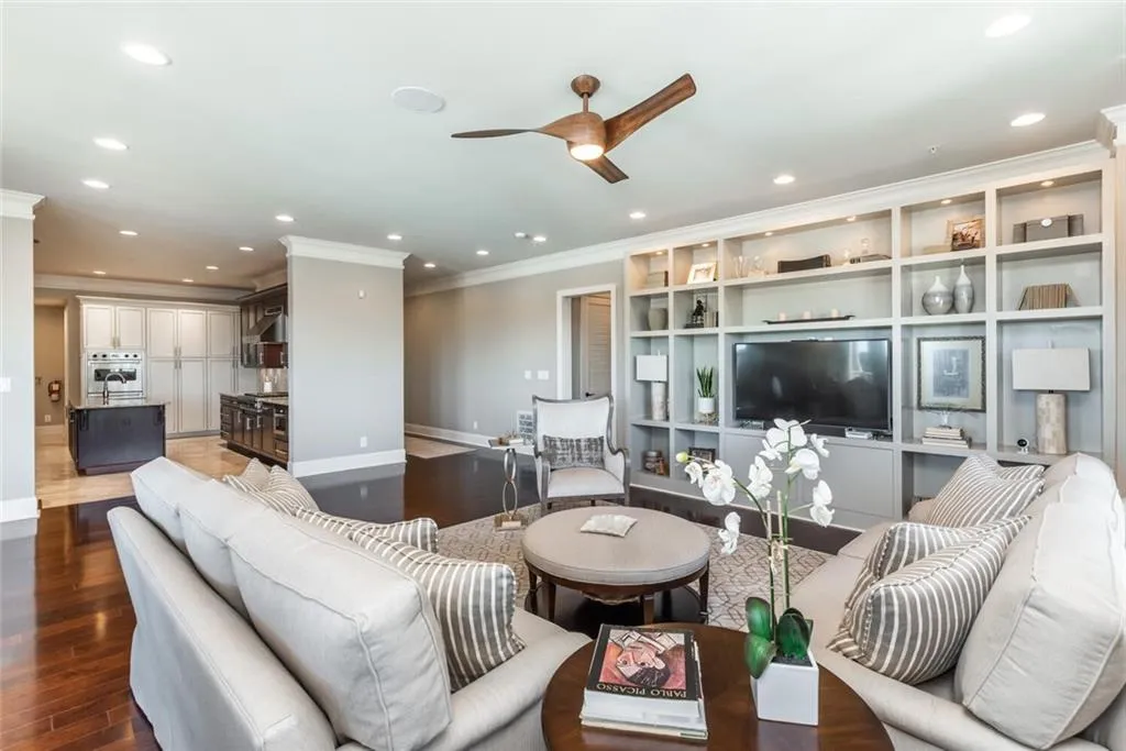 6060 City Walk Lane Unit 302, Sandy Springs, Georgia 30328, 3 Bedrooms Bedrooms, ,3 BathroomsBathrooms,Residential,Sold,6060 City Walk Lane Unit 302,6948333