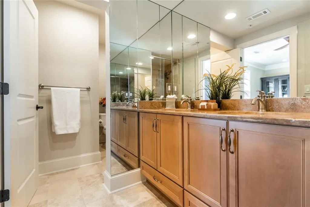 6060 City Walk Lane Unit 302, Sandy Springs, Georgia 30328, 3 Bedrooms Bedrooms, ,3 BathroomsBathrooms,Residential,Sold,6060 City Walk Lane Unit 302,6948333