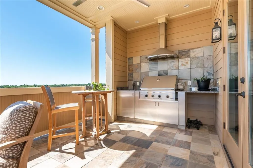 6060 City Walk Lane Unit 302, Sandy Springs, Georgia 30328, 3 Bedrooms Bedrooms, ,3 BathroomsBathrooms,Residential,Sold,6060 City Walk Lane Unit 302,6948333