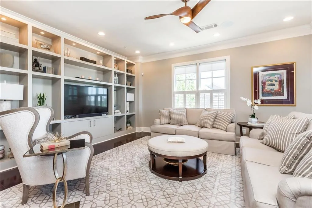 6060 City Walk Lane Unit 302, Sandy Springs, Georgia 30328, 3 Bedrooms Bedrooms, ,3 BathroomsBathrooms,Residential,Sold,6060 City Walk Lane Unit 302,6948333