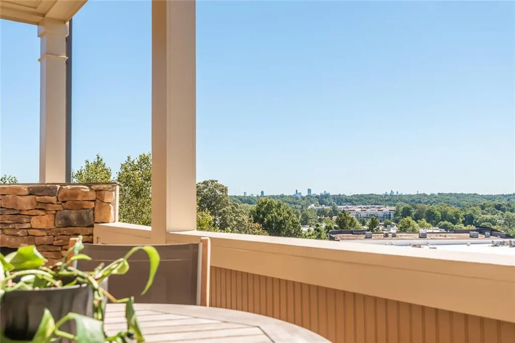 6060 City Walk Lane Unit 302, Sandy Springs, Georgia 30328, 3 Bedrooms Bedrooms, ,3 BathroomsBathrooms,Residential,Sold,6060 City Walk Lane Unit 302,6948333