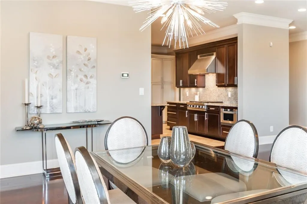 6060 City Walk Lane Unit 302, Sandy Springs, Georgia 30328, 3 Bedrooms Bedrooms, ,3 BathroomsBathrooms,Residential,Sold,6060 City Walk Lane Unit 302,6948333