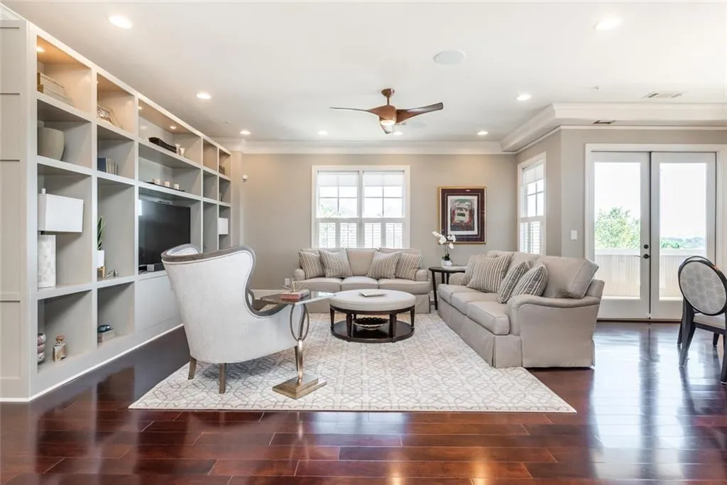 6060 City Walk Lane Unit 302, Sandy Springs, Georgia 30328, 3 Bedrooms Bedrooms, ,3 BathroomsBathrooms,Residential,Sold,6060 City Walk Lane Unit 302,6948333