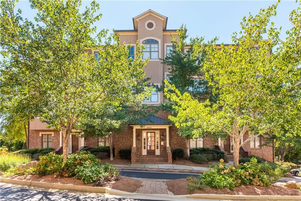 6060 City Walk Lane Unit 302, Sandy Springs, Georgia 30328, 3 Bedrooms Bedrooms, ,3 BathroomsBathrooms,Residential,Sold,6060 City Walk Lane Unit 302,6948333