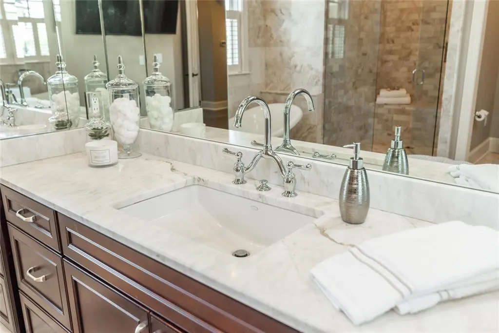 6060 City Walk Lane Unit 302, Sandy Springs, Georgia 30328, 3 Bedrooms Bedrooms, ,3 BathroomsBathrooms,Residential,Sold,6060 City Walk Lane Unit 302,6948333