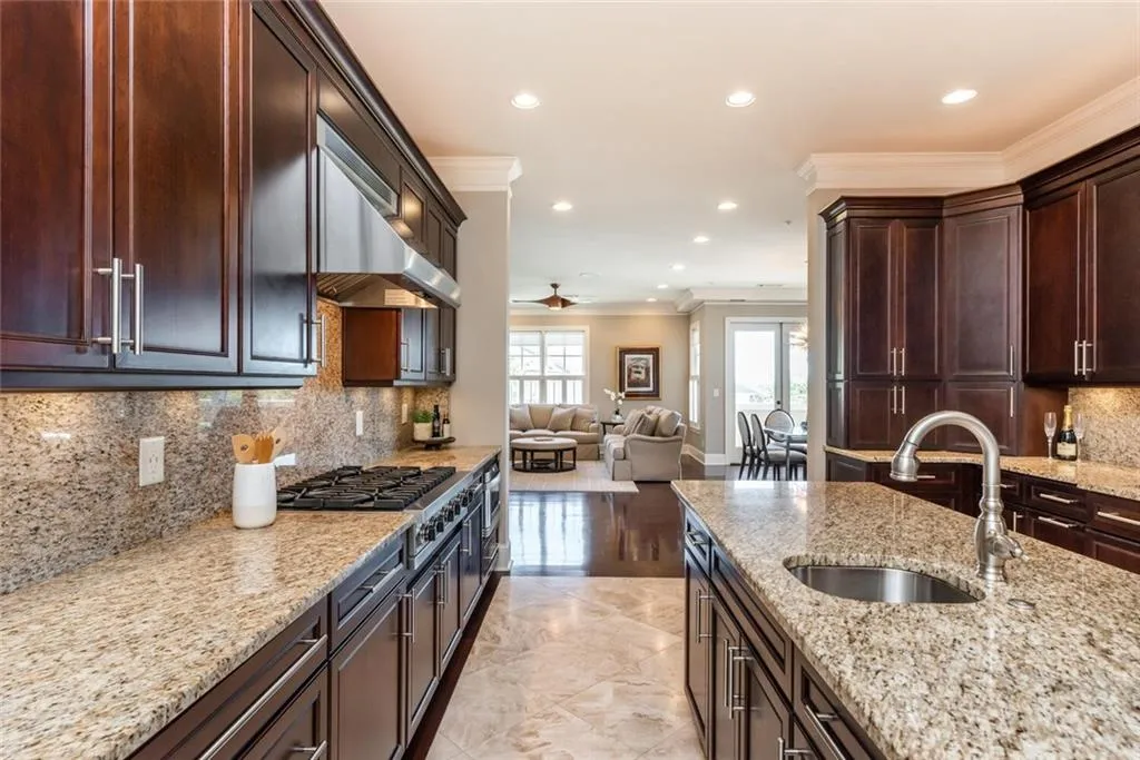 6060 City Walk Lane Unit 302, Sandy Springs, Georgia 30328, 3 Bedrooms Bedrooms, ,3 BathroomsBathrooms,Residential,Sold,6060 City Walk Lane Unit 302,6948333