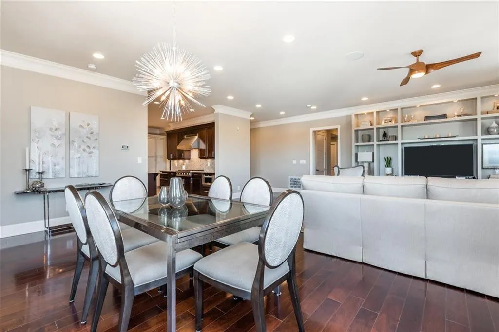 6060 City Walk Lane Unit 302, Sandy Springs, Georgia 30328, 3 Bedrooms Bedrooms, ,3 BathroomsBathrooms,Residential,Sold,6060 City Walk Lane Unit 302,6948333