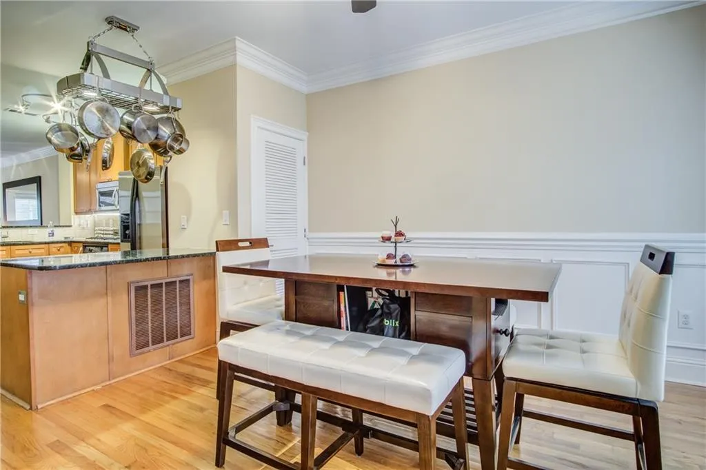 5570 Glenridge Park, Atlanta, Georgia 30342, 2 Bedrooms Bedrooms, ,2 BathroomsBathrooms,Residential,Sold,5570 Glenridge Park,5966691
