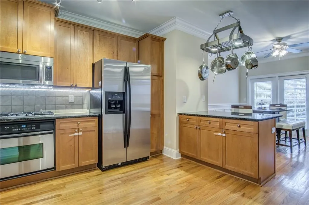 5570 Glenridge Park, Atlanta, Georgia 30342, 2 Bedrooms Bedrooms, ,2 BathroomsBathrooms,Residential,Sold,5570 Glenridge Park,5966691
