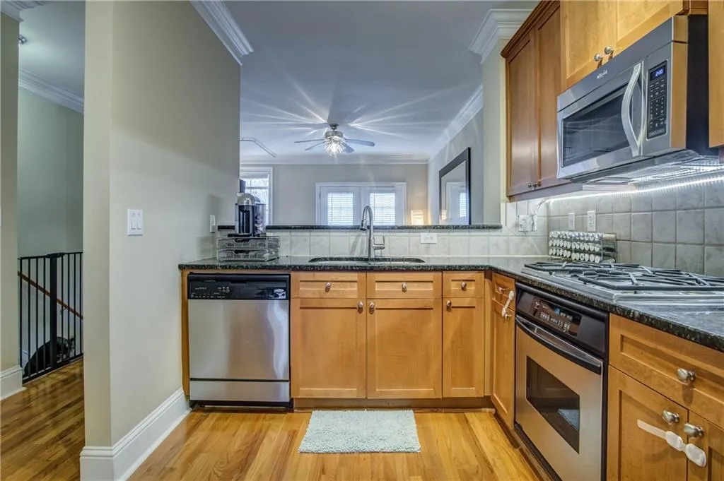 5570 Glenridge Park, Atlanta, Georgia 30342, 2 Bedrooms Bedrooms, ,2 BathroomsBathrooms,Residential,Sold,5570 Glenridge Park,5966691