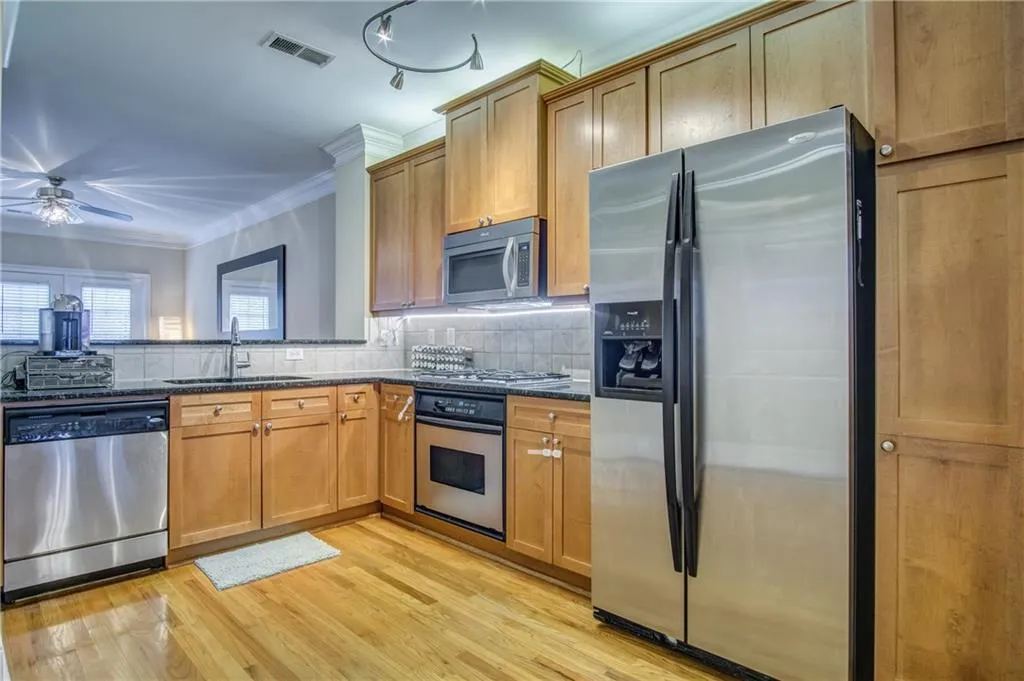 5570 Glenridge Park, Atlanta, Georgia 30342, 2 Bedrooms Bedrooms, ,2 BathroomsBathrooms,Residential,Sold,5570 Glenridge Park,5966691