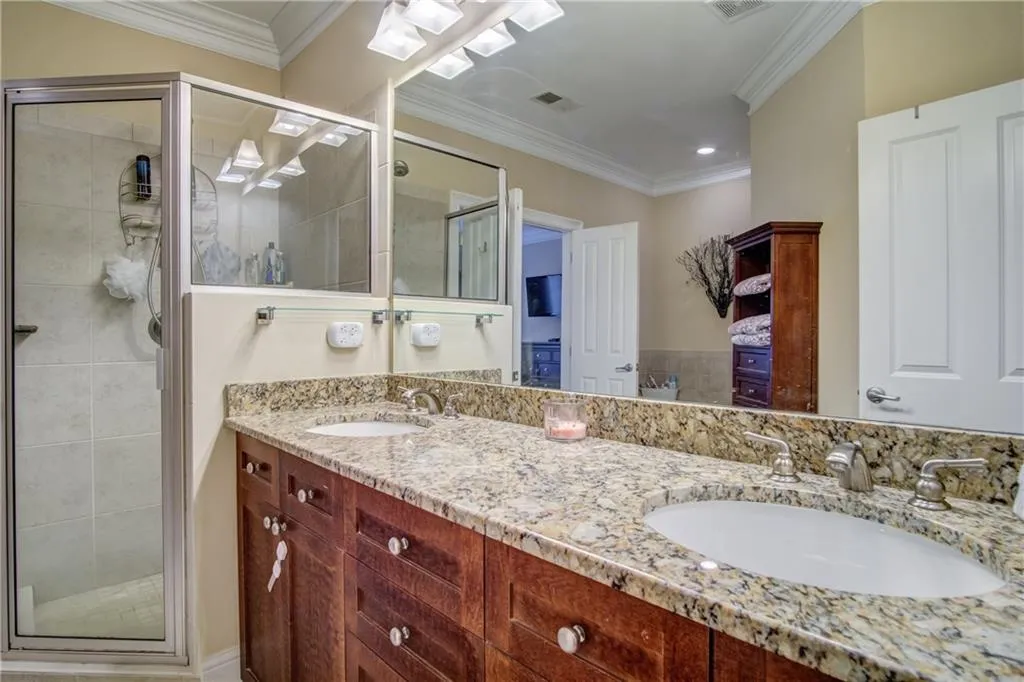 5570 Glenridge Park, Atlanta, Georgia 30342, 2 Bedrooms Bedrooms, ,2 BathroomsBathrooms,Residential,Sold,5570 Glenridge Park,5966691