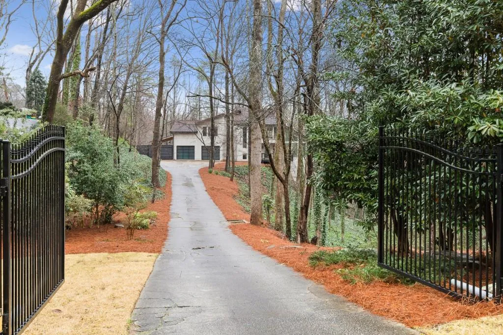 7950 Innsbruck Drive, Sandy Springs, Georgia 30350, 4 Bedrooms Bedrooms, ,3 BathroomsBathrooms,Residential,Sold,7950 Innsbruck Drive,6693778