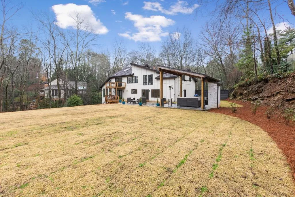 7950 Innsbruck Drive, Sandy Springs, Georgia 30350, 4 Bedrooms Bedrooms, ,3 BathroomsBathrooms,Residential,Sold,7950 Innsbruck Drive,6693778