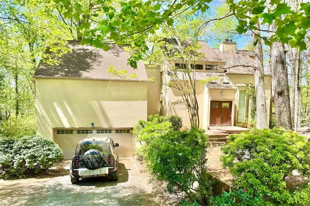 175 River Court Parkway, Atlanta, Georgia 30328, 7 Bedrooms Bedrooms, ,3 BathroomsBathrooms,Residential,For Sale,175 River Court Parkway,7622394