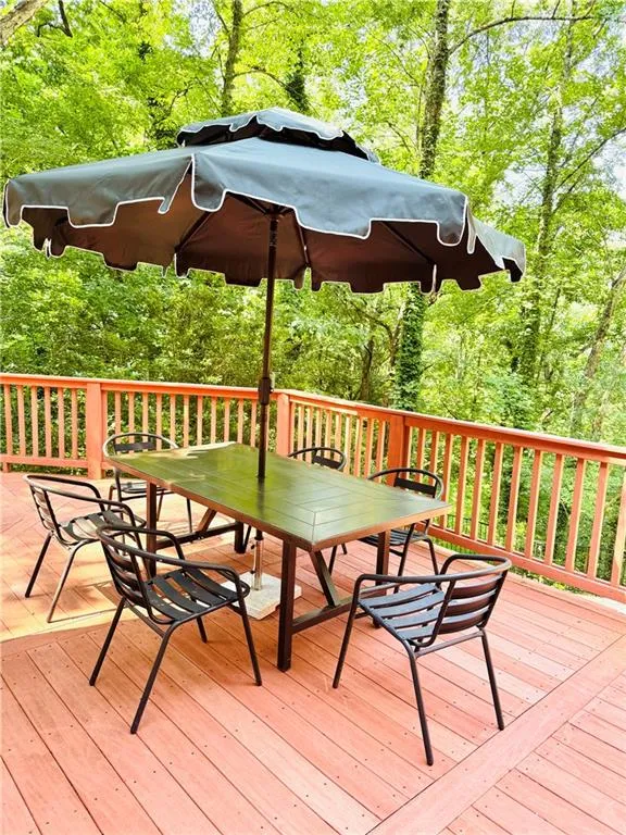 Deck featuring outdoor dining area