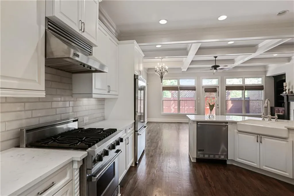 655 Lockton Place, Atlanta, Georgia 30342, 4 Bedrooms Bedrooms, ,4 BathroomsBathrooms,Residential,Sold,655 Lockton Place,6978262