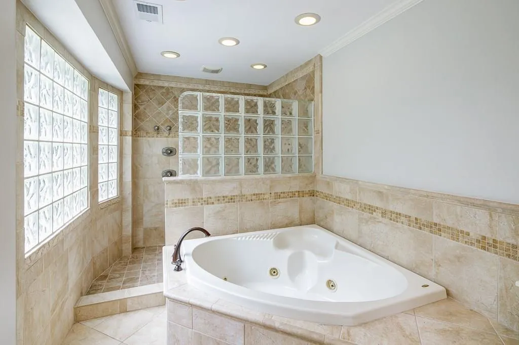 1580 Lazy River Lane, Sandy Springs, Georgia 30350, 4 Bedrooms Bedrooms, ,3 BathroomsBathrooms,Residential,Sold,1580 Lazy River Lane,6060310