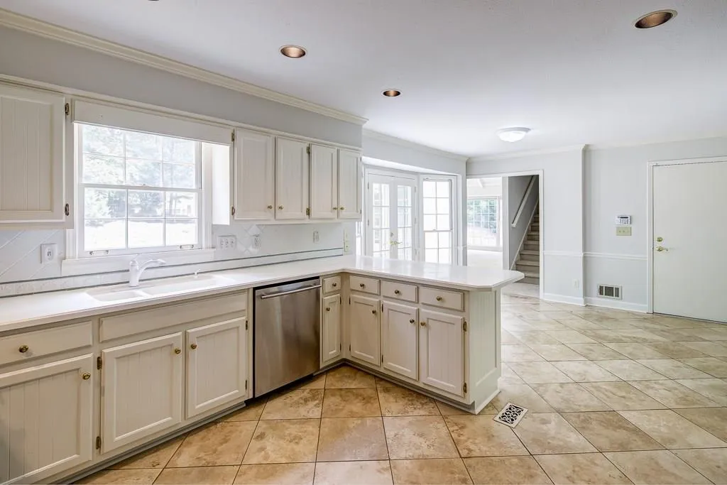 1580 Lazy River Lane, Sandy Springs, Georgia 30350, 4 Bedrooms Bedrooms, ,3 BathroomsBathrooms,Residential,Sold,1580 Lazy River Lane,6060310