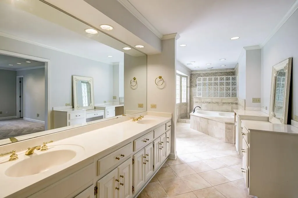1580 Lazy River Lane, Sandy Springs, Georgia 30350, 4 Bedrooms Bedrooms, ,3 BathroomsBathrooms,Residential,Sold,1580 Lazy River Lane,6060310