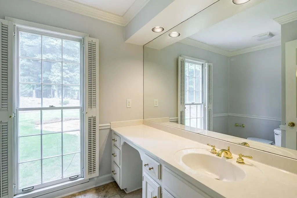 1580 Lazy River Lane, Sandy Springs, Georgia 30350, 4 Bedrooms Bedrooms, ,3 BathroomsBathrooms,Residential,Sold,1580 Lazy River Lane,6060310