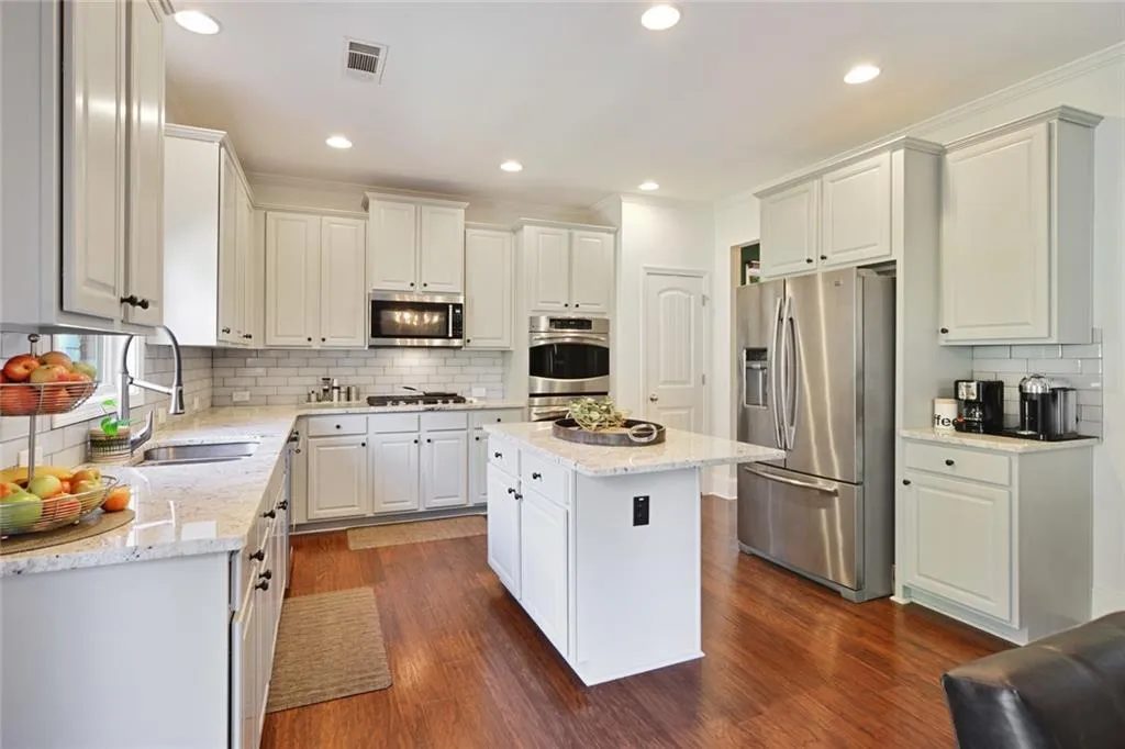 7805 Stratford Lane, Sandy Springs, Georgia 30350, 7 Bedrooms Bedrooms, ,4 BathroomsBathrooms,Residential,Sold,7805 Stratford Lane,6742772