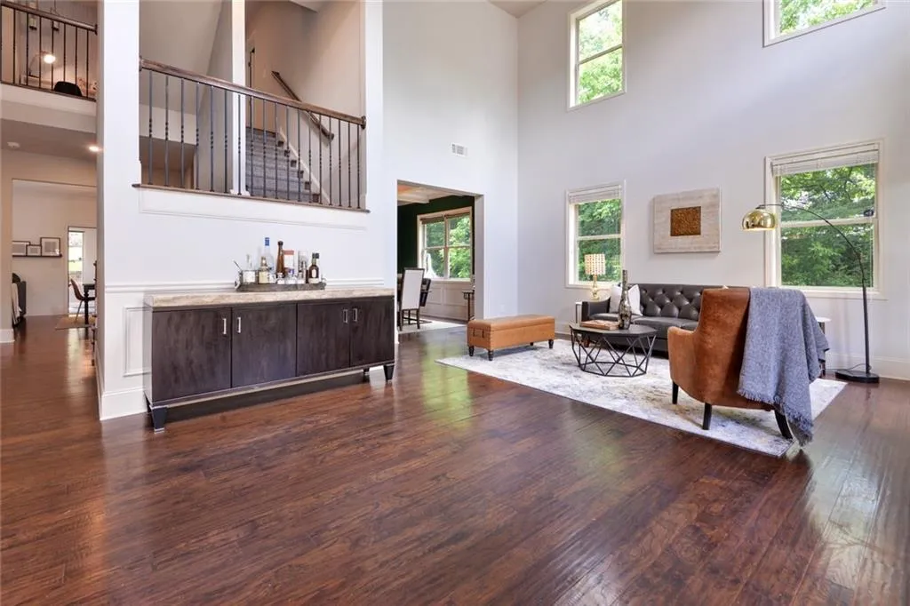 7805 Stratford Lane, Sandy Springs, Georgia 30350, 7 Bedrooms Bedrooms, ,4 BathroomsBathrooms,Residential,Sold,7805 Stratford Lane,6742772