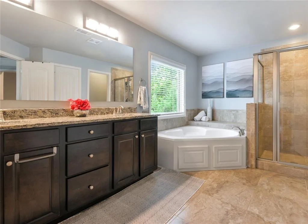 7805 Stratford Lane, Sandy Springs, Georgia 30350, 7 Bedrooms Bedrooms, ,4 BathroomsBathrooms,Residential,Sold,7805 Stratford Lane,6742772