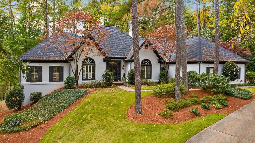 5500 Errol Place, Sandy Springs, Georgia 30327, 5 Bedrooms Bedrooms, ,4 BathroomsBathrooms,Residential,Sold,5500 Errol Place,6640866