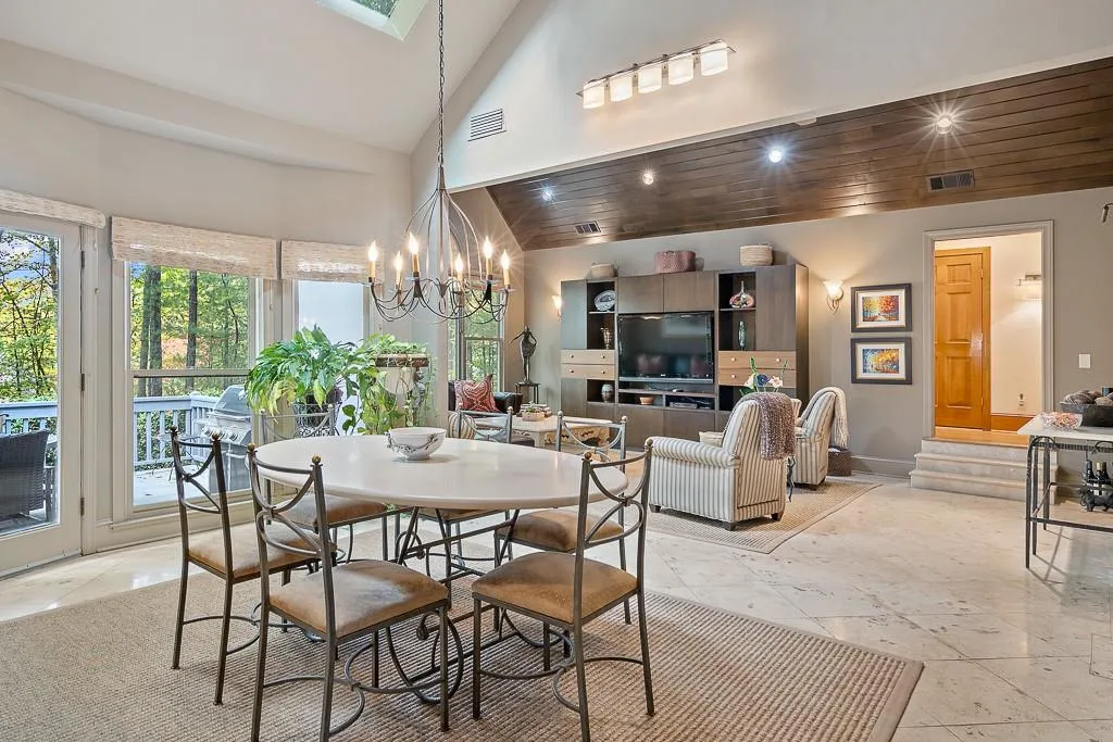 5500 Errol Place, Sandy Springs, Georgia 30327, 5 Bedrooms Bedrooms, ,4 BathroomsBathrooms,Residential,Sold,5500 Errol Place,6640866