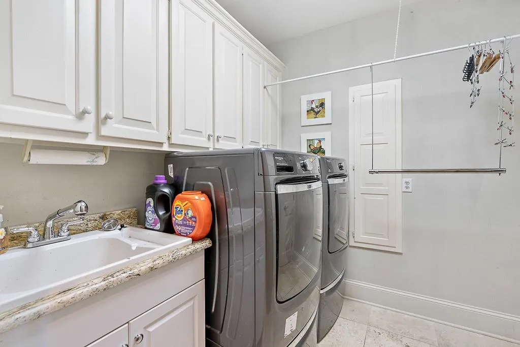 5500 Errol Place, Sandy Springs, Georgia 30327, 5 Bedrooms Bedrooms, ,4 BathroomsBathrooms,Residential,Sold,5500 Errol Place,6640866