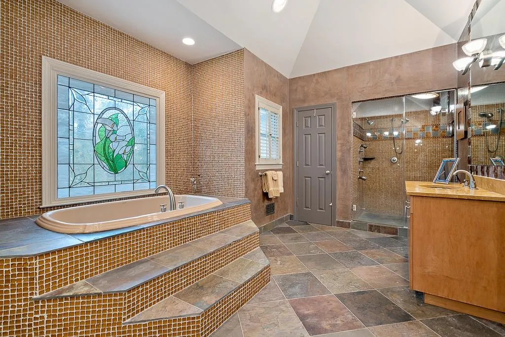 5500 Errol Place, Sandy Springs, Georgia 30327, 5 Bedrooms Bedrooms, ,4 BathroomsBathrooms,Residential,Sold,5500 Errol Place,6640866