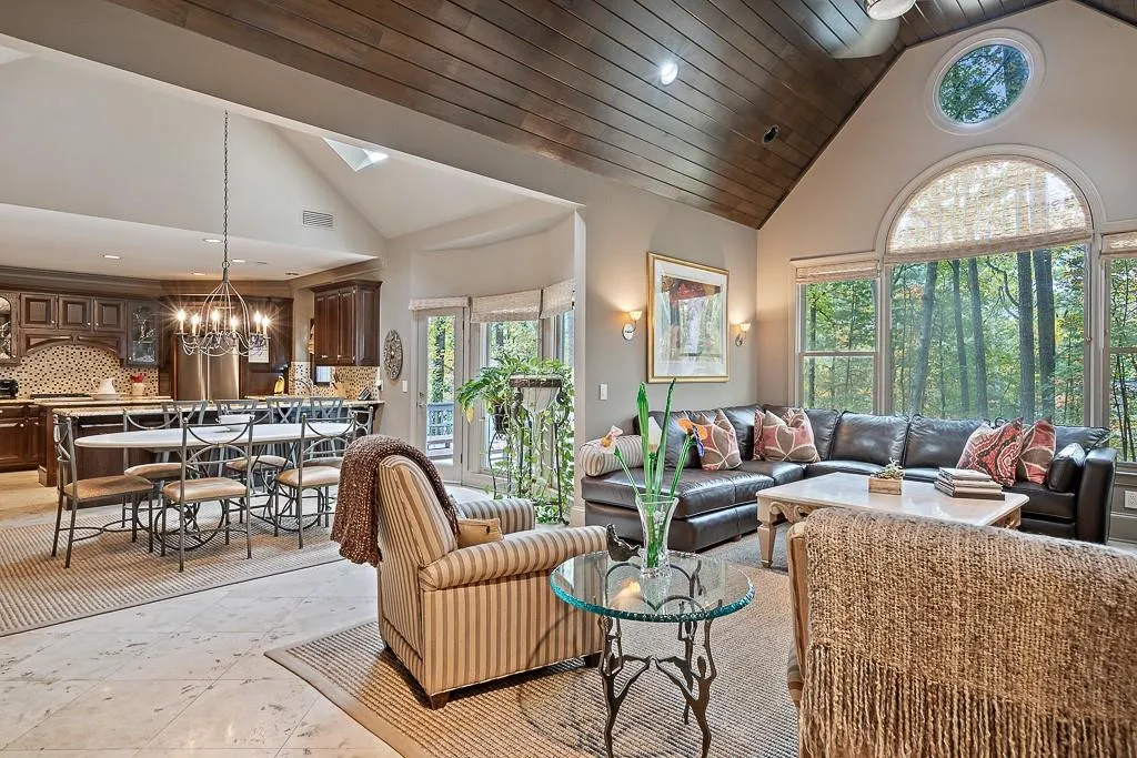 5500 Errol Place, Sandy Springs, Georgia 30327, 5 Bedrooms Bedrooms, ,4 BathroomsBathrooms,Residential,Sold,5500 Errol Place,6640866