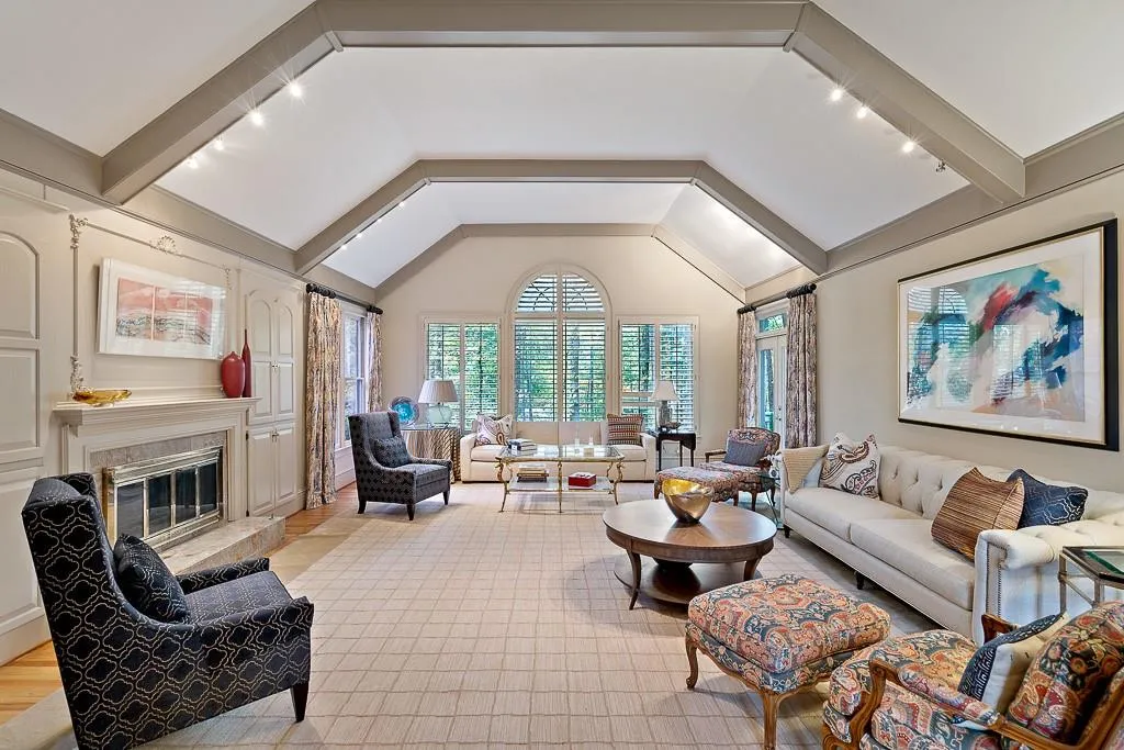 5500 Errol Place, Sandy Springs, Georgia 30327, 5 Bedrooms Bedrooms, ,4 BathroomsBathrooms,Residential,Sold,5500 Errol Place,6640866