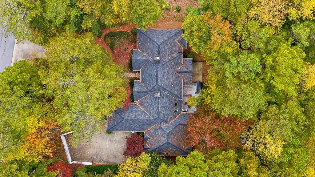 5500 Errol Place, Sandy Springs, Georgia 30327, 5 Bedrooms Bedrooms, ,4 BathroomsBathrooms,Residential,Sold,5500 Errol Place,6640866