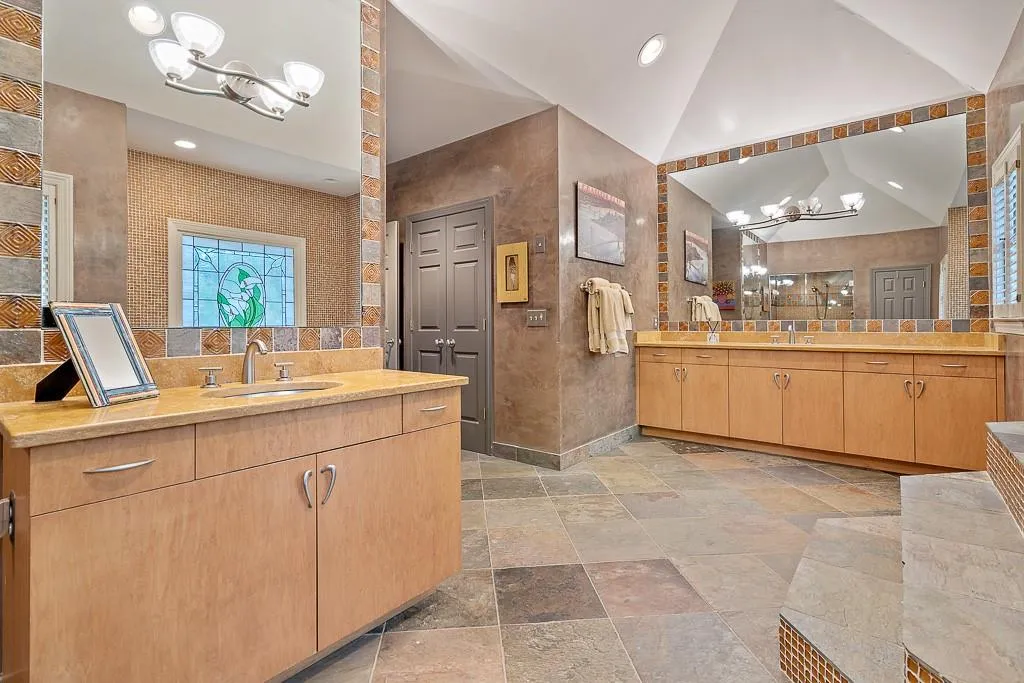 5500 Errol Place, Sandy Springs, Georgia 30327, 5 Bedrooms Bedrooms, ,4 BathroomsBathrooms,Residential,Sold,5500 Errol Place,6640866