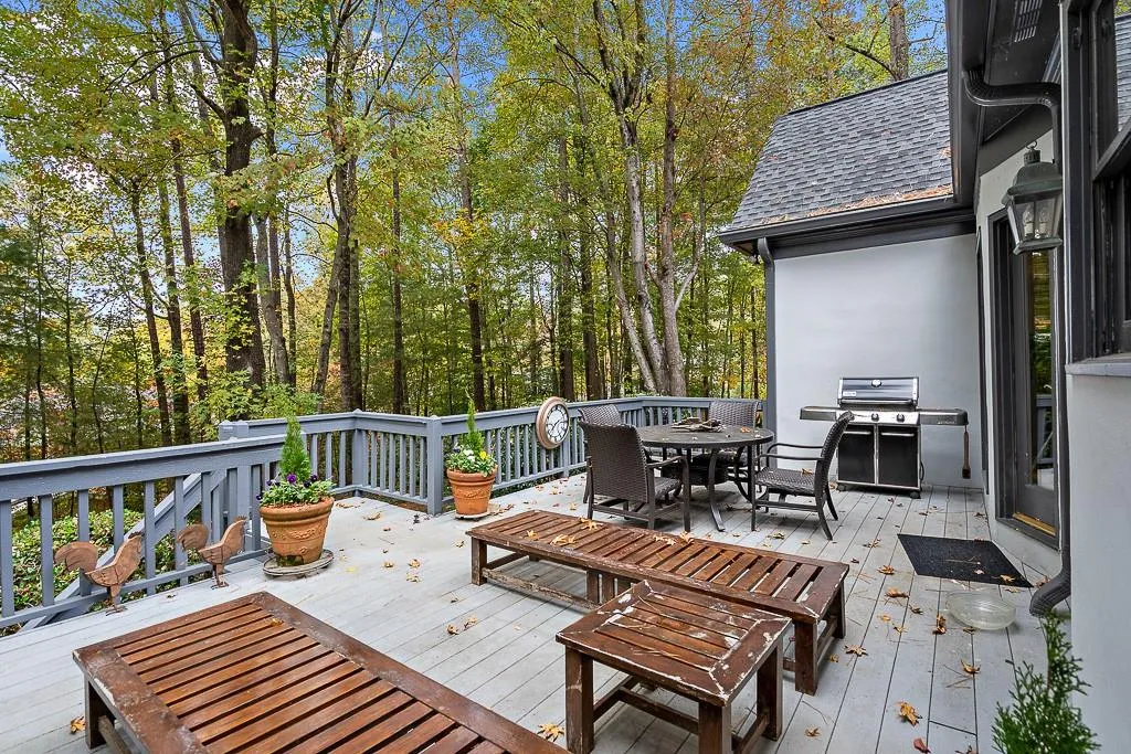 5500 Errol Place, Sandy Springs, Georgia 30327, 5 Bedrooms Bedrooms, ,4 BathroomsBathrooms,Residential,Sold,5500 Errol Place,6640866