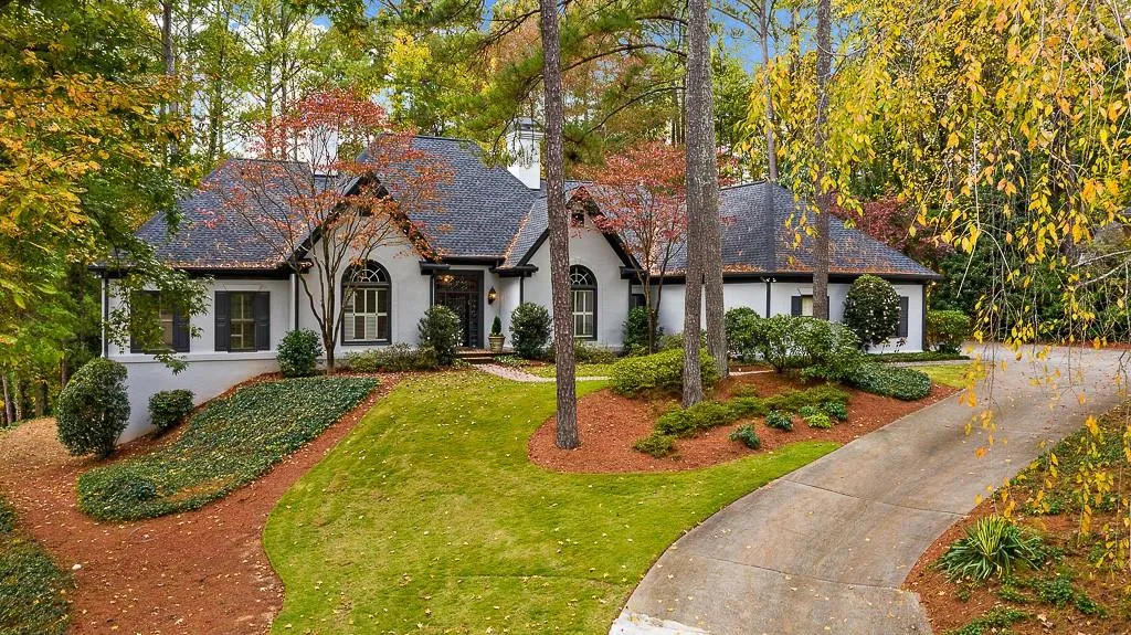 5500 Errol Place, Sandy Springs, Georgia 30327, 5 Bedrooms Bedrooms, ,4 BathroomsBathrooms,Residential,Sold,5500 Errol Place,6640866