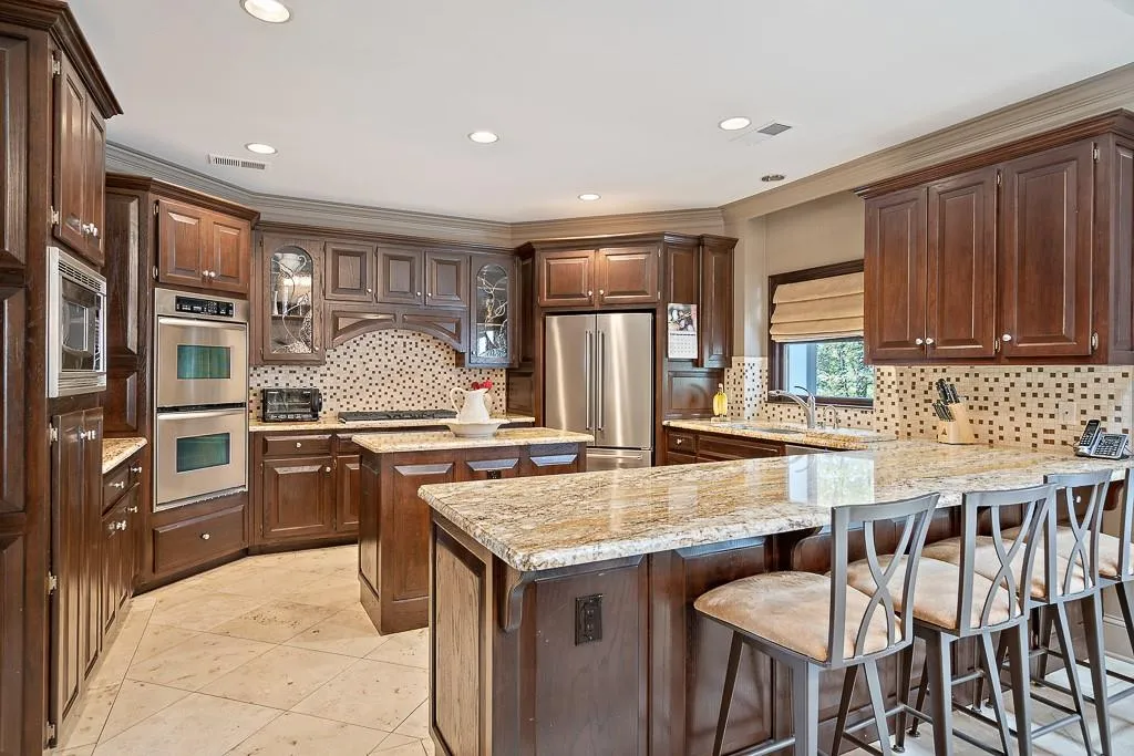 5500 Errol Place, Sandy Springs, Georgia 30327, 5 Bedrooms Bedrooms, ,4 BathroomsBathrooms,Residential,Sold,5500 Errol Place,6640866